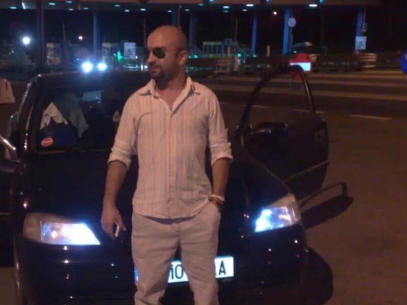 Tanar antreprenor imi caut jumatatea